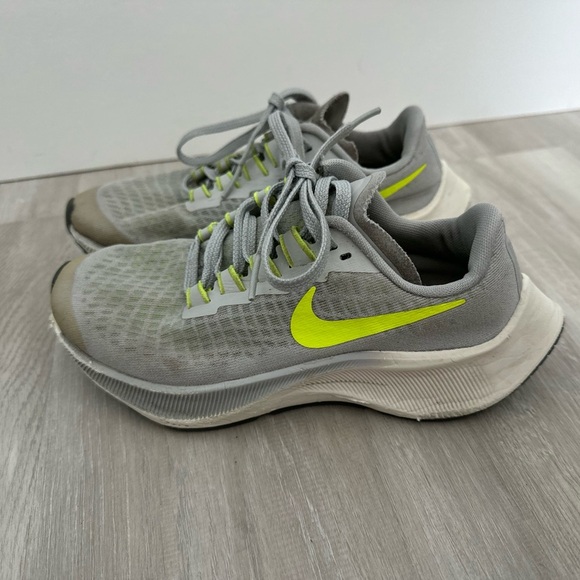 Nike Zoom Pegasus 37 Running Sneakers kids size 1 - Picture 4 of 7